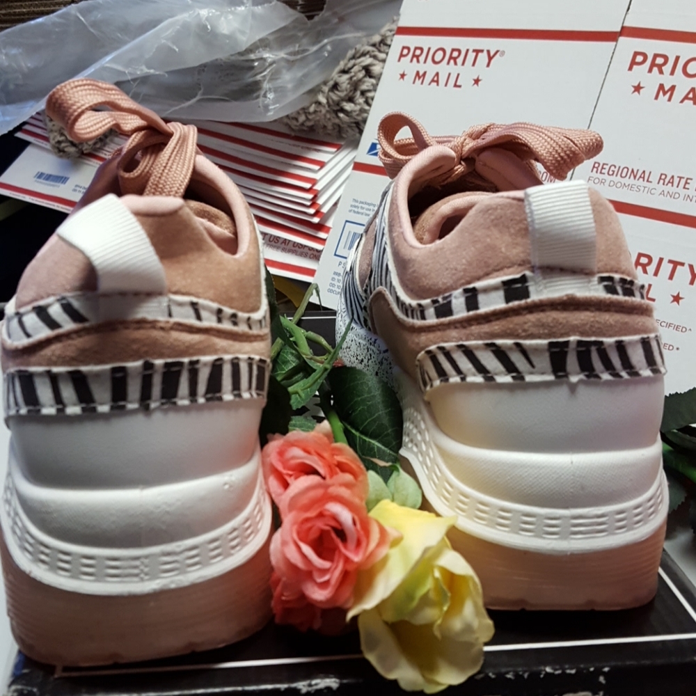 NIB womens Qupid Terrance suede shoes size 5 & 6 - Picture 4 of 10